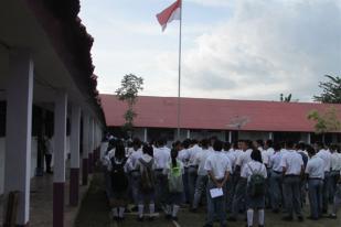 Pelajar BNKP Gunungsitoli Ikuti Upacara Hari Pahlawan   