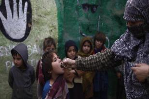 Petugas Vaksinasi Polio Ditembak di Pakistan Barat Laut