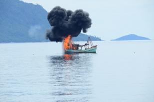 TNI Tenggelamkam Tiga Kapal Ikan Asing