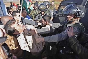 Tentara Israel Pukuli Pejabat Palestina Hingga Meninggal