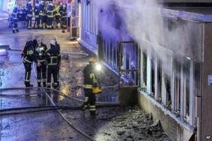 Ratusan Warga Swedia Kecam Aksi Pembakaran Masjid