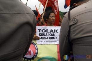 Legislator: Penurunan Harga BBM Bukti Komitmen Jokowi