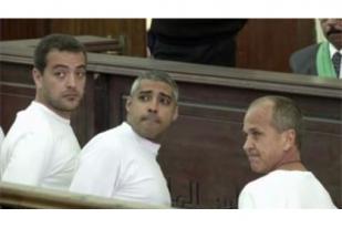 Dua Wartawan Al Jazeera yang Ditahan Mesir Akhirnya Bebas