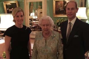 Keluarga Kerajaan Inggris Unggah Foto di Facebook
