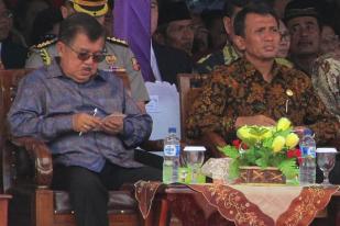 Wapres Jusuf Kalla Sambangi Gudang Bulog Makassar