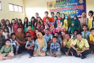 Pemuda GKI Jombang Kunjungi SMA Luar Biasa Muhammadiyah