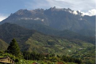 Malaysia Buka Kembali Pendakian Kinabalu pada September