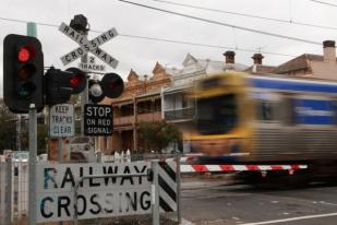 Denda Rp 30 Juta Langgar Palang Rel Kereta di Melbourne