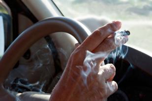Tahun Depan Inggris Larang Merokok di Mobil