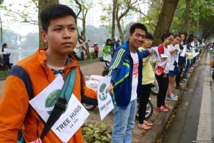 Warga Hanoi Protes Penebangan Pohon