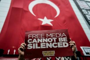 UE Desak Turki Hormati Media Pascapenggerebekan Polisi