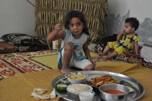 Berbagi Makanan dengan Pengungsi Suriah Melalui Smartphone
