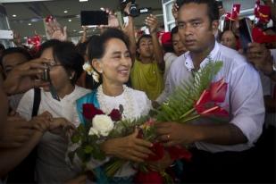 Suu Kyi Kembali ke Parlemen Myanmar