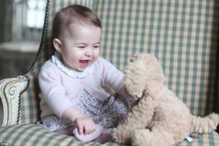 Pasangan William-Kate Keluarkan Foto Terbaru Putri Charlotte