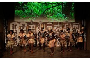 Teater Koma Mempersembahkan "Cahaya dari Papua"