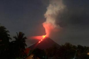 Gunung Soputan Kembali Meletus Keluarkan Debu Vulkanik