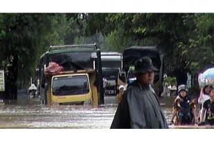 Jalan Raya Bandung-Garut Terendam Banjir