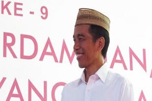 Jokowi Lancarkan Komunikasi Politik Revisi Pajak Warteg