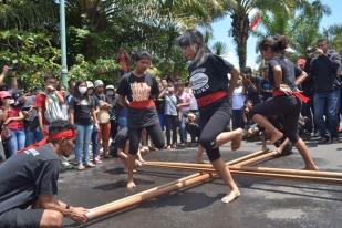 Permainan Tradisional di Pawai Budaya Universitas Satya Wacana Salatiga