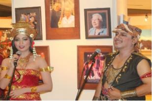 Puteri Indonesia Pariwisata 2011 Pentas Bareng Teater Sendiri