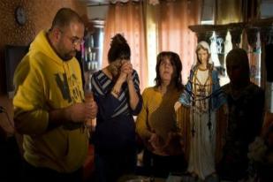 Di Israel Patung Bunda Maria Menangis