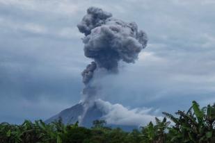 Gunung Sinabung Kembali Erupsi Sejak Dinihari