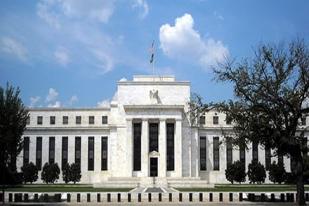 Fed Akan Pangkas Stimulus, Wall Street Jatuh Tetapi Dolar Menguat