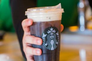 Starbucks Stop Gunakan Sedotan Plastik