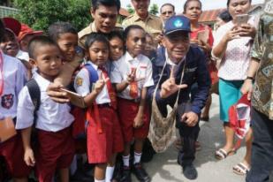 Mendikbud Tinjau Hari Pertama Sekolah di Papua 