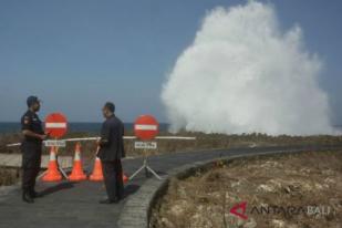 Nusa Dua Tutup Pantai Waterblow karena Gelombang Tinggi