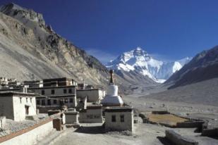 Cina Tutup Pangkalan Pendakian Everest untuk Wisatawan