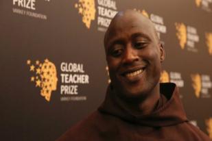 Guru Kenya Raih Penghargaan Terbaik Dunia, Raih Hadiah Rp15 M