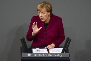 Ratusan Gugatan Hukum Tuduh Merkel sebagai Pengkhianat
