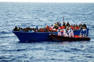 Penjaga Pantai Evakuasi 4.600 Imigran di Lepas Pantai Libya