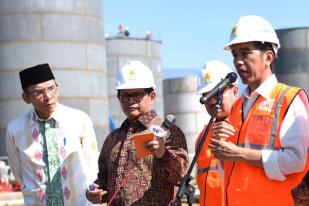 Jokowi Resmikan Pembangunan PLTGU Jeranjang