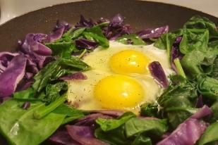 Vitamin K Bayam, Telur dan Keju Bantu Cegah COVID-19
