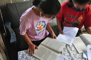 Siswa di Sikka Sulit Belajar karena Tak Ada Frekuensi Radio