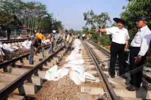 Rel Kereta Api Jalur Ganda Jakarta - Surabaya, Beroperasi Awal 2014