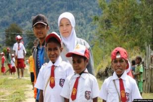 Guru-guru Muda yang Setia Berbakti untuk Papua