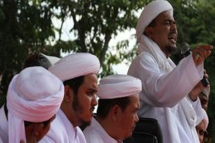 Ketua FPI Menyampaikan Tausyiah Penegakkan Syariat Islam di Aceh