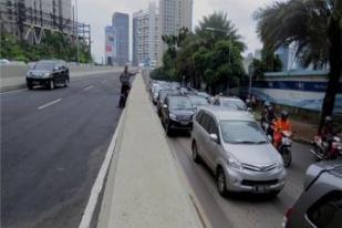 Kendaraan Tidak Tertib Masuk JLNT Kampung Melayu-Tanah Abang, Jokowi: Biar Dinikmati Dulu 