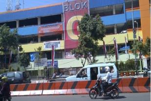 Jokowi Kembali Blusukan Memeriksa Jembatan Penghubung Blok B-Blok G Tanah Abang