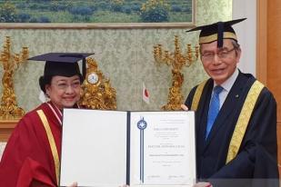 Megawati Digelari Doktor Kehormatan Universitas Soka Jepang