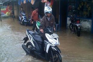 Banjir Genangi Jalan H. Mansyur , Tangerang