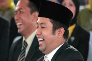Rano Karno Menangis Melantik Wali Kota Tangerang