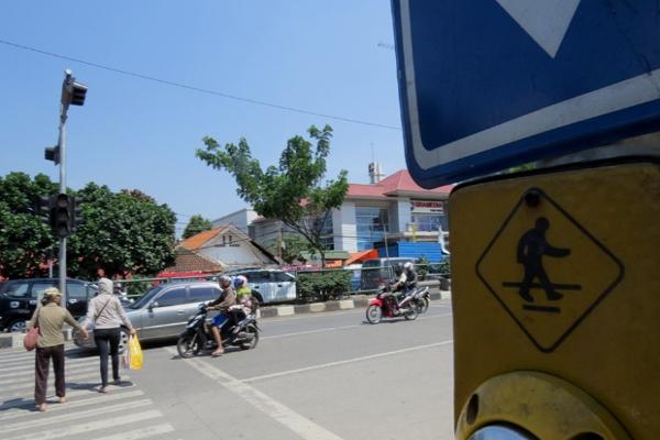 Rambu Penyeberangan Jalan Di Depok Tidak Berfungsi Satu Harapan