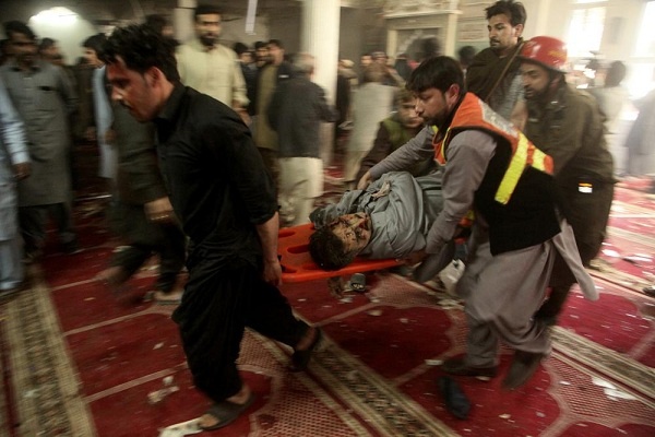 Pakistan: Serangan Bom Saat Salat Jumat di Masjid, 45 Tewas