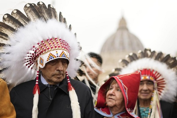 Paus Minta Maaf Atas Kejahatan pada Pribumi Kanada di Sekolah Asrama Katolik