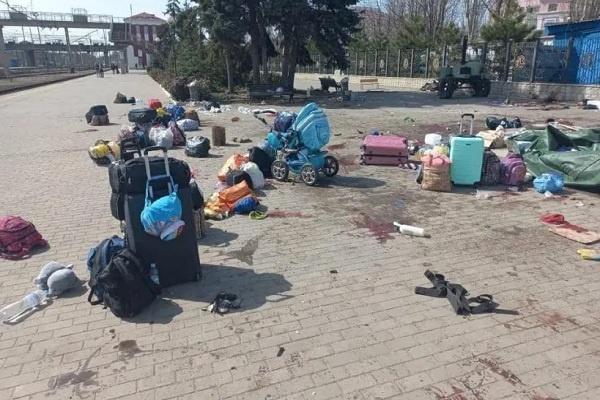 Presiden Ukraina: Serangan di Stasiun Adalah Kejahatan Perang Rusia Yang Lain