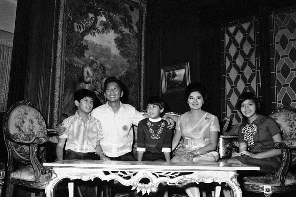 Mungkinkah Keluarga Marcos Berkuasa Kembali di Filipina?